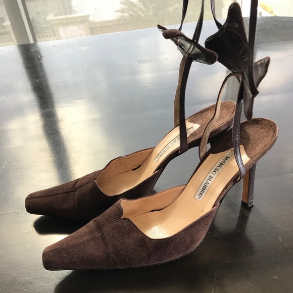 I’m Sandra. Stop by, take a look at my Vintage Designer Clothing closet! - Picture 5 of 16